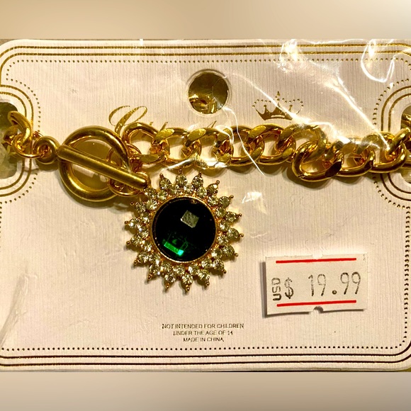 Bracelet with gem statement. - Picture 1 of 2